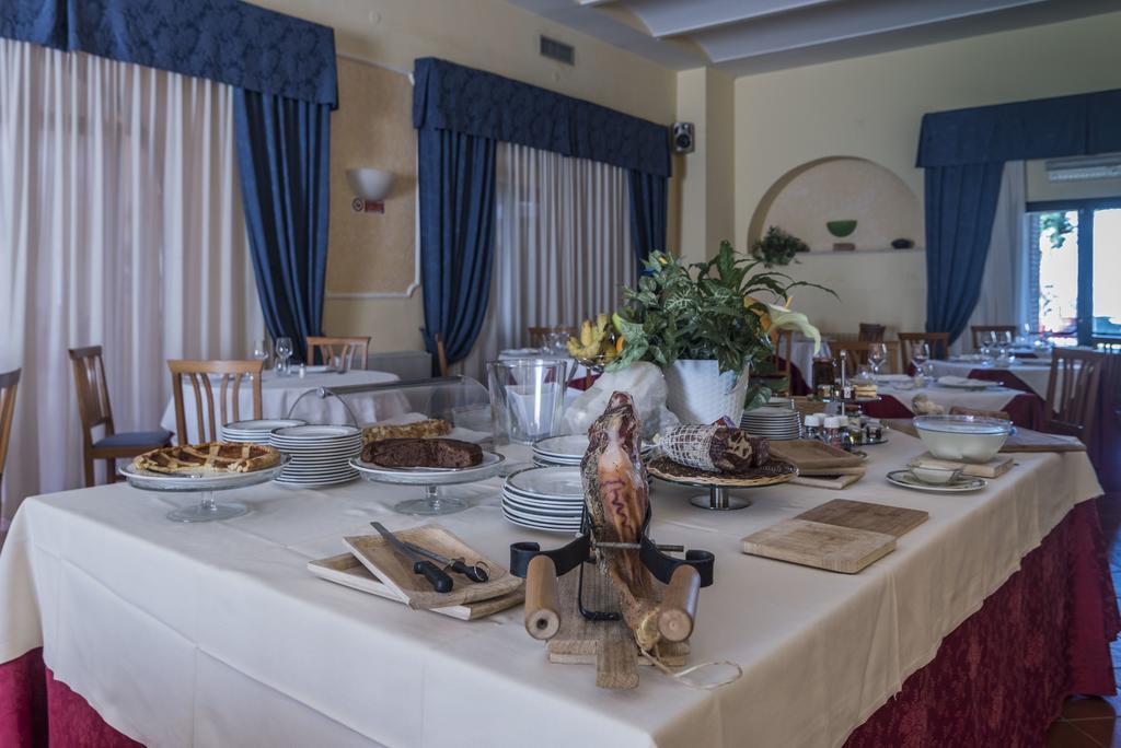 Hotel Villa Del Cardinale Norma Exteriér fotografie